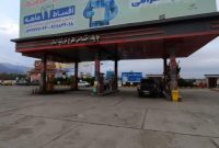 دود غلیظ در کمربندی اسالم بر اثر آتش‌سوزی بنزین نشت‌کرده در جوی آب